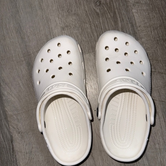 CROCS Kids Classic White Clogs - Picture 1 of 3